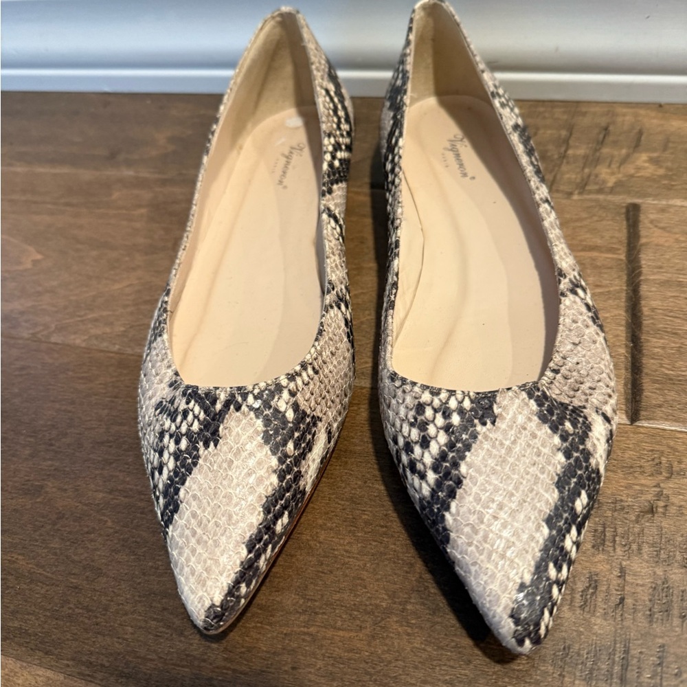 Chic Snakeskin Patterned Flats